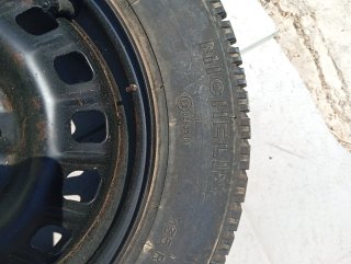 Rueda y neumático Michelin 135 R 13 69 S