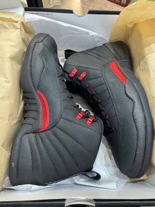 Jordan 12 Bloodline Negro/Rojo