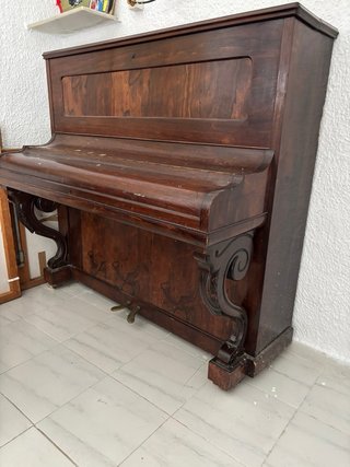 Piano antiguo P. Auger para restaurar