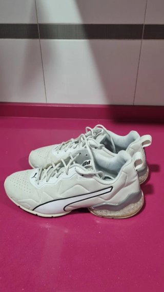 Zapatillas Puma Blancas y Grises