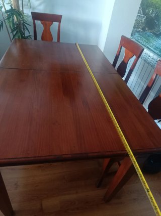 Mesa de comedor y 6 sillas de madera