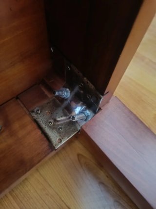 Mesa de comedor y 6 sillas de madera
