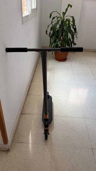 Patinete no eléctrico negro