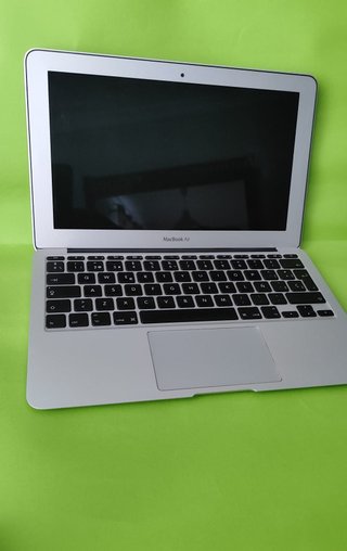 Apple MacBook Air Plata. Mod: A1370