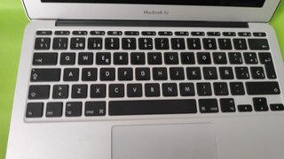 Apple MacBook Air Plata. Mod: A1370