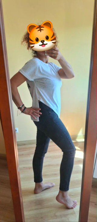 Look Camiseta Blanca y Pantalón Negro Talla M