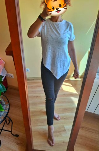 Look Camiseta Blanca y Pantalón Negro Talla M