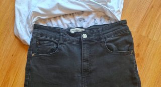 Look Camiseta Blanca y Pantalón Negro Talla M
