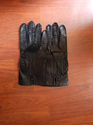 Guantes de piel negros