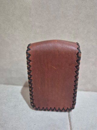 Estuche de cuero artesanal