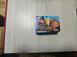 Lote 3 Latas Pokémon  y 3 álbumes