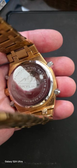 Reloj SKYLINE Dorado