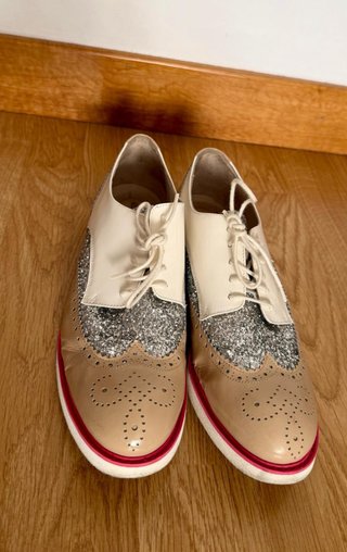 Zapatos Cosmoparis Beige y Plateados con Cordones