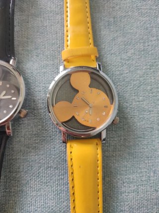 Relojes Mickey Mouse Negro y Amarillo