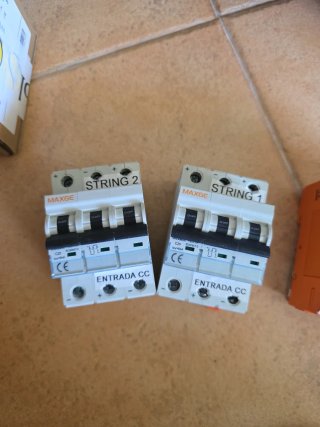 2 Magnetotérmicos DC MAXGE 750V 25A Fotovoltaica