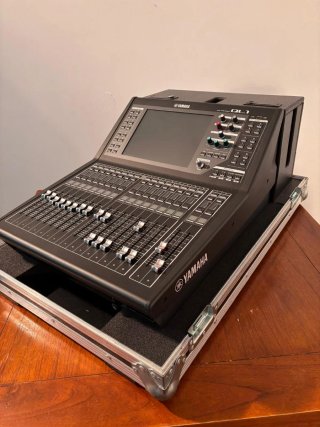 Yamaha QL1 Mesa de Mezclas Digital