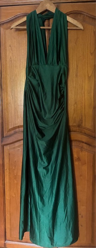 Vestido largo verde con abertura