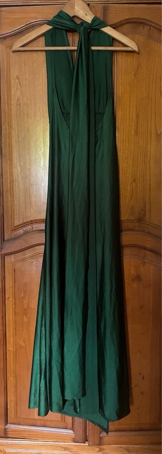 Vestido largo verde con abertura