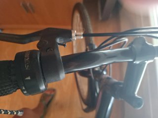 Bicicleta de paseo negra sin uso Llena de detalles