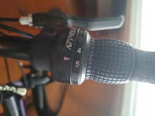 Bicicleta de paseo negra sin uso Llena de detalles