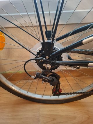 Bicicleta de paseo negra sin uso Llena de detalles