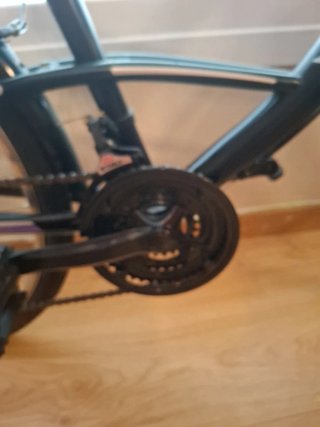 Bicicleta de paseo negra sin uso Llena de detalles