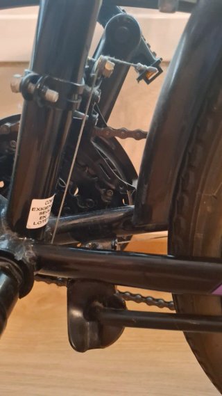 Bicicleta de paseo negra sin uso Llena de detalles