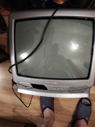 2 Televisores Antiguos 1- Bluesky 2-Grundig