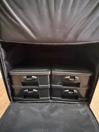Maletín de maquillaje NYX con ruedas