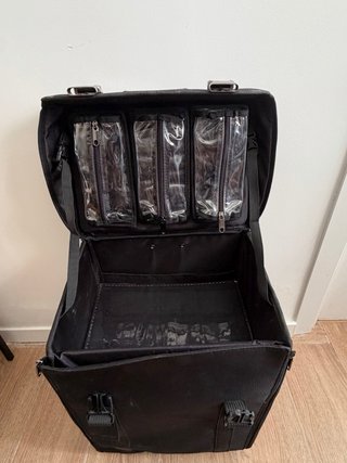 Maletín de maquillaje NYX con ruedas