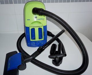 Aspiradora AEG OKO _ Vampyrino 750 W