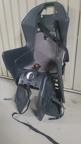 Portabultos trasero para bicicleta.incluye parrill