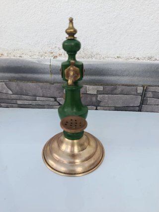 Antigua fuente pública decorativa