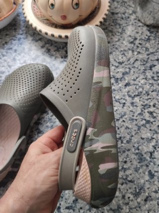 Crocs Talla 41 Verde/Multicolor