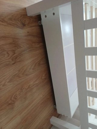 Cama casa blanca con dosel