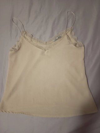 Blusa lencera beige con encaje