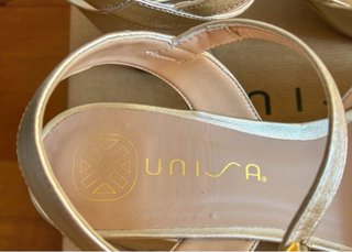 Sandalias Unisa Odran Tacon Ancho Doradas