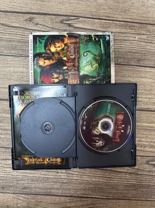 2 DVD Piratas del Caribe: El Cofre del Hombre Muer