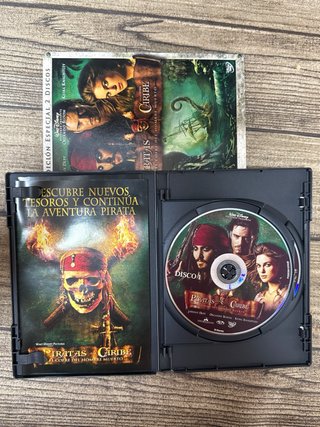 2 DVD Piratas del Caribe: El Cofre del Hombre Muer