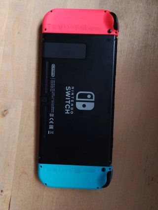 Nintendo con soporte tele, adaptador mando y cable