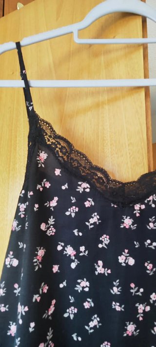 Pijama floral negro y rosa