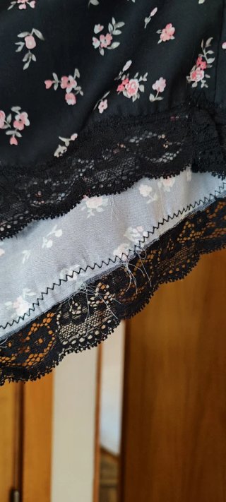 Pijama floral negro y rosa