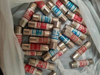 Fusibles Eléctricos Varios Amperajes y Voltajes
