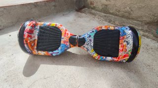 Hoverboard con funda y cargador.