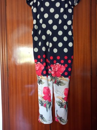 Mono estampado lunares y flores