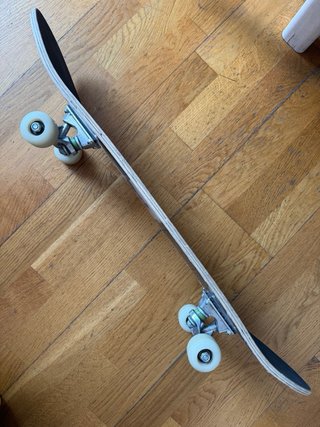 Skate de madera con diseño de perro