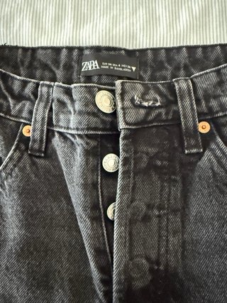 Pantalón vaquero negro boyfriend Zara talla 36
