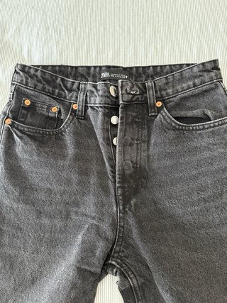 Pantalón vaquero negro boyfriend Zara talla 36