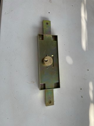 Cerradura para puerta enrollable llave serreta