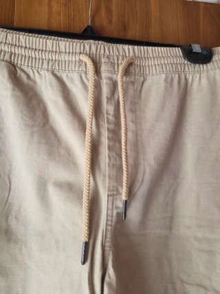 Pantalón cargo hombre beige